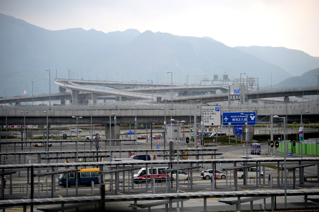 当局希望加强粤港之间的陆路跨境交通及进一步善用大桥。资料图片
