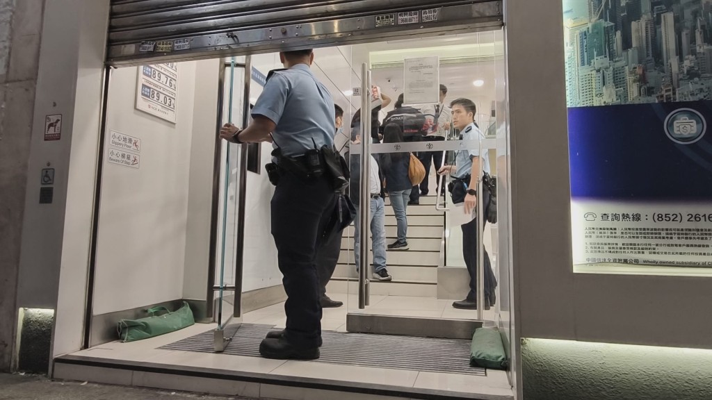 警員落閘調查。黃文威攝