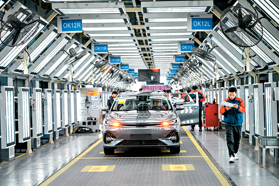 12月「三头马车」数据中，工业增加值略优于预期。