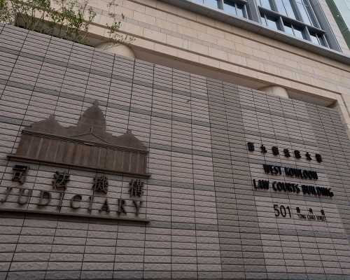 被告今在西九龍法院承認普通襲擊罪。