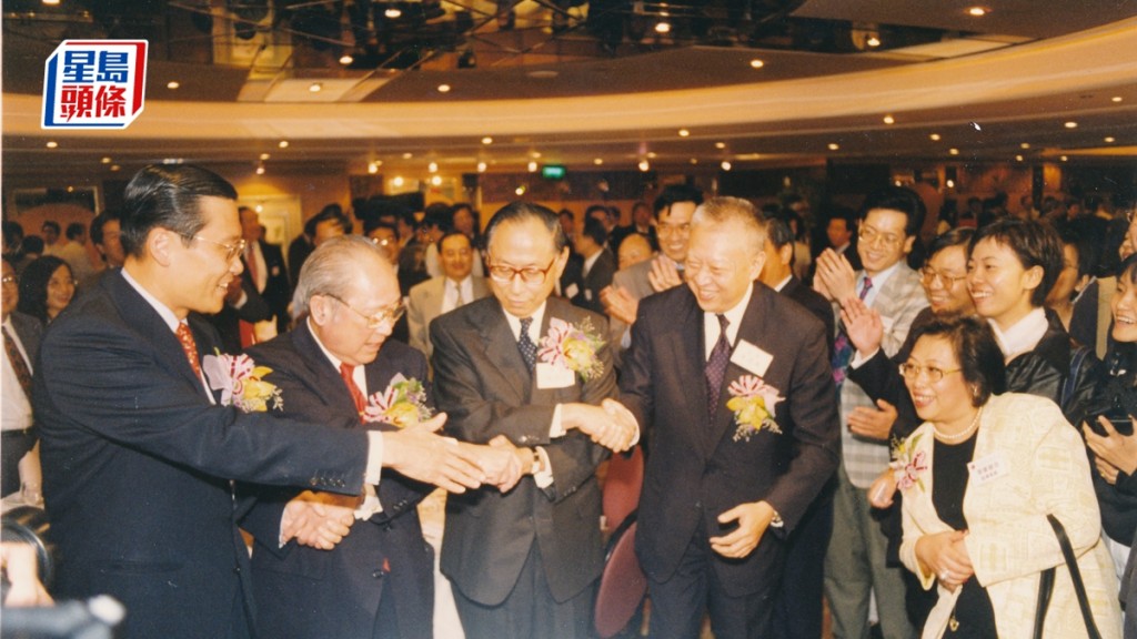 杨铁梁于1996年辞去首席大法官职位，以参选香港特别行政区首长之职。资料图片