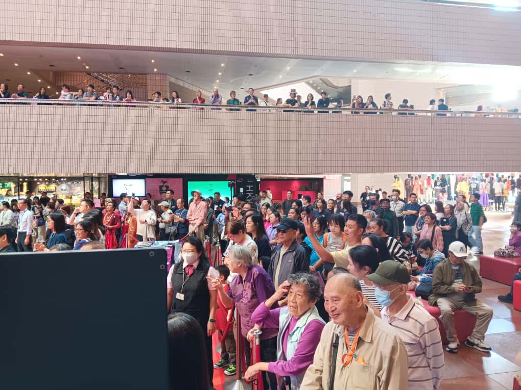 活動吸引不少人市民參加。 活動吸引不少人市民參加。