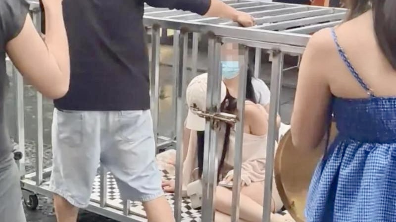 湖南兩女遭「浸豬籠」遊街影片在網上瘋傳。