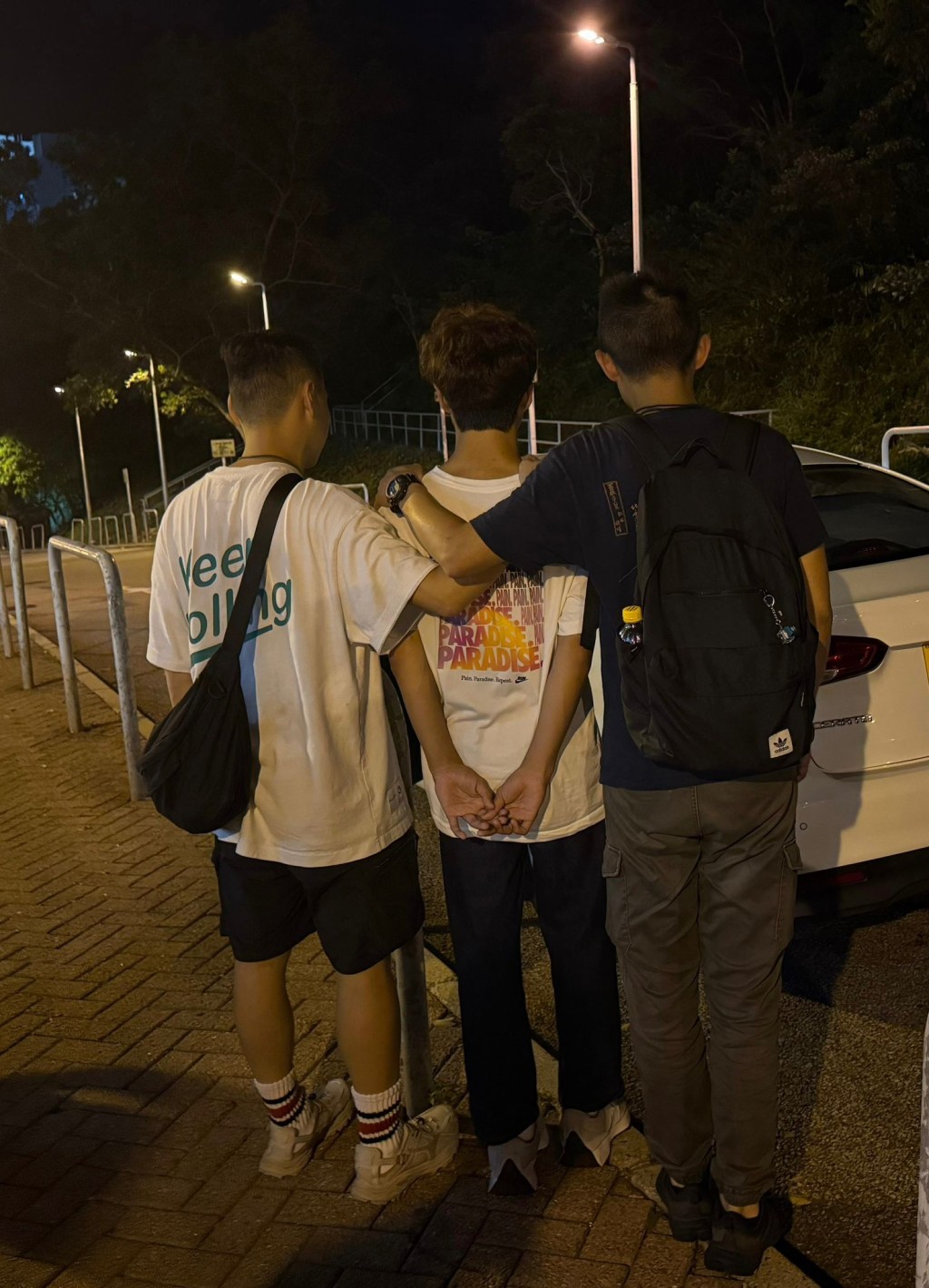 兩名被捕人分別16及32歲。