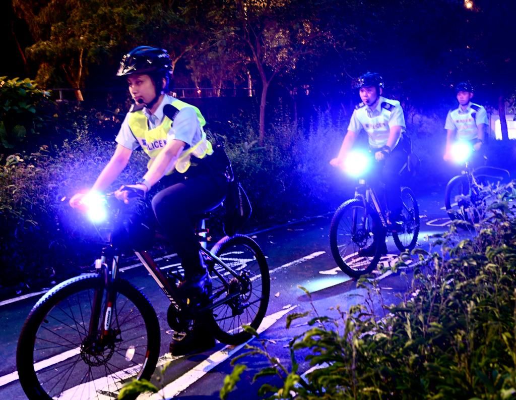 將軍澳警區單車巡邏隊亦首次使用經優化的「警察單車」以提升執法效能。警方圖片
