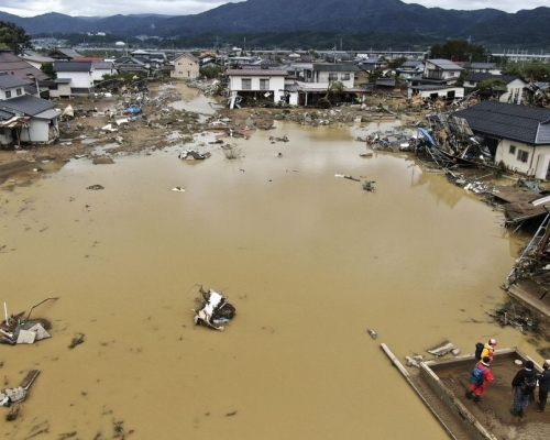 上周六登陸日本的颱風「海貝思」重創該國。AP