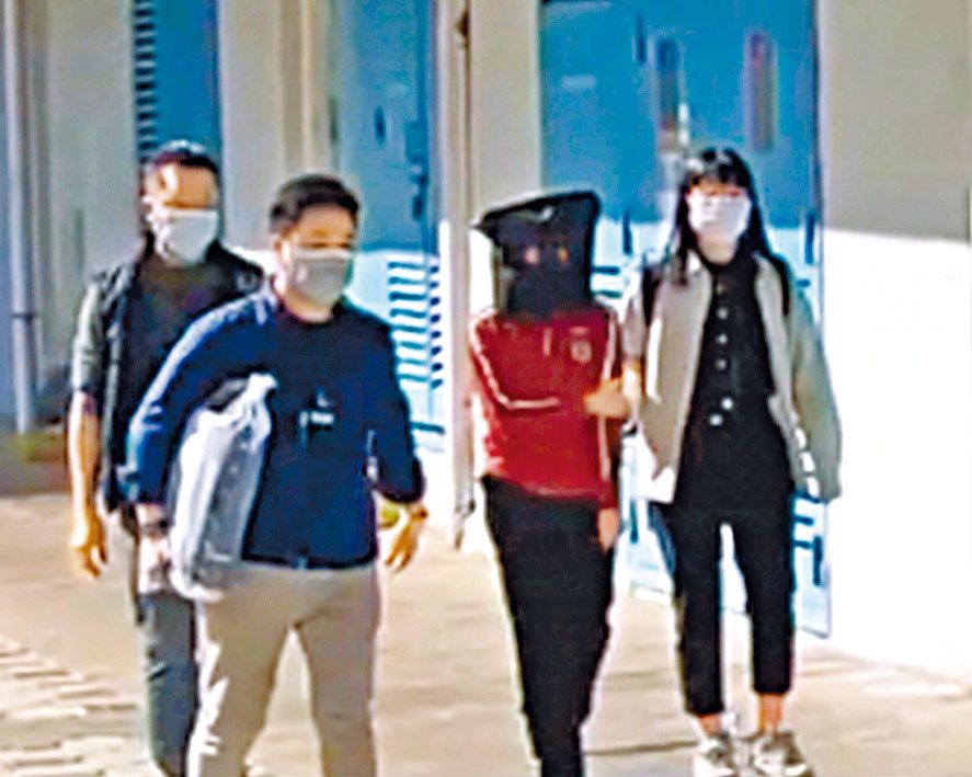 四十一人涉嫌以釣魚電郵、購物「彈票」行騙及洗黑錢被捕。