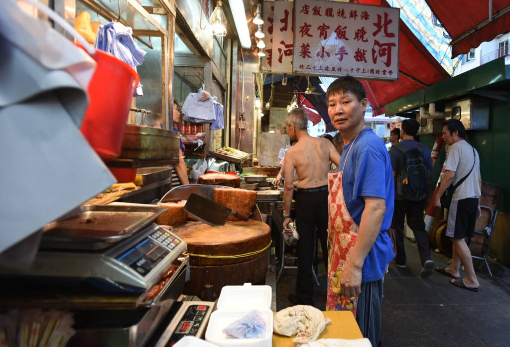 明哥經營北河燒臘飯店。