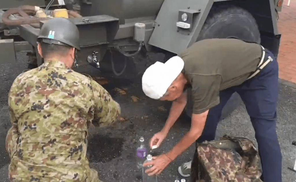 熊本地震後，食水被污染，自衛隊出動協助。8sidan@X