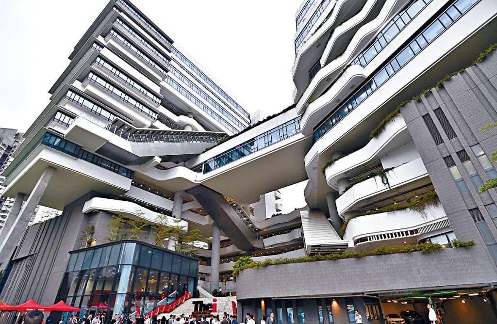 THEi提供十個SSSDP課程，惟兩個學年的收生率偏低，最高均不超過三成三。