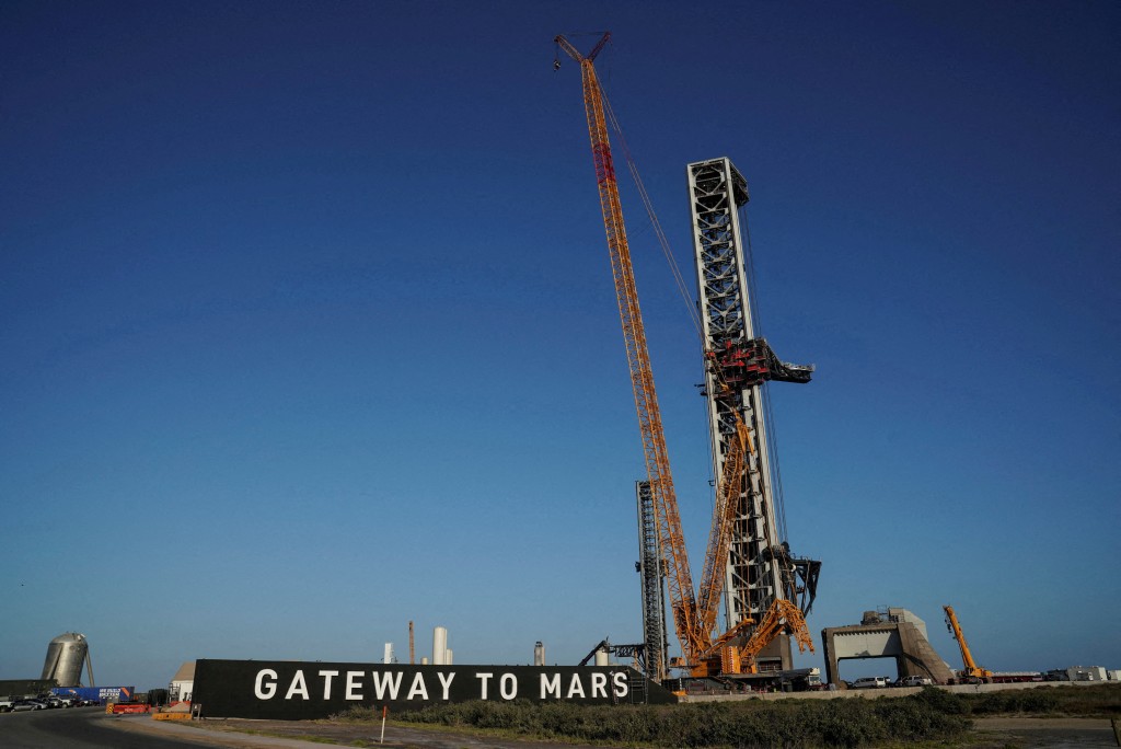 马斯克旗下公司SpaceX拟集资750亿美元，估值达1.75万亿美元。 路透社