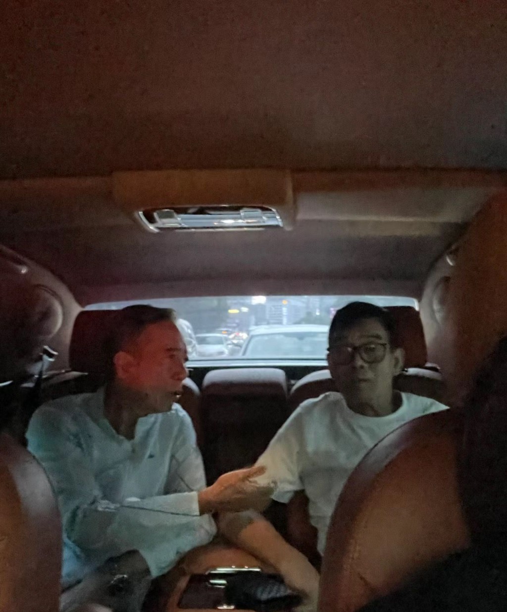 駱應鈞（左）和李國麟隨後被網民踢爆於長沙市出沒。
