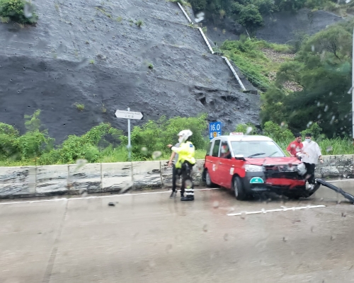 呈祥道的士雨中失事。