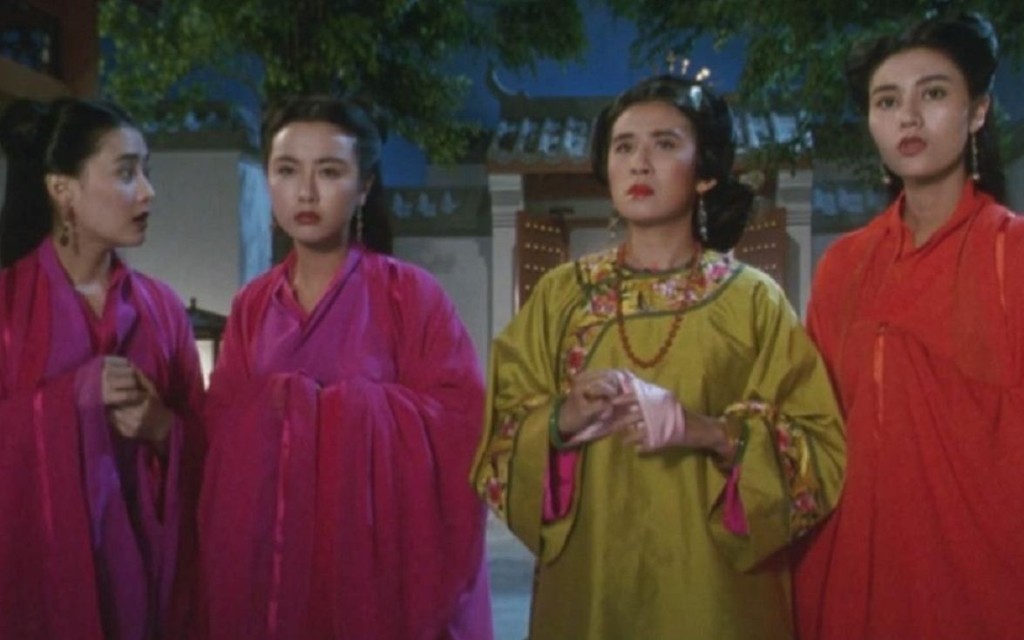 袁洁莹（左二）曾演出电影《鹿鼎记》。