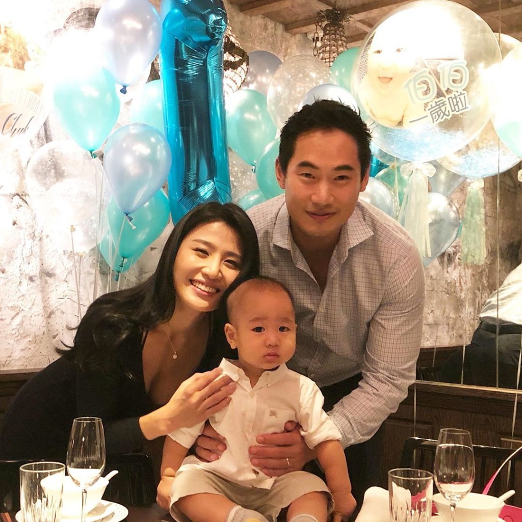 林芊妤笑言：「囝囝出世前我根本不知何為真愛啊老公！」唔知老公翟志榮（右）聽完會否傷心。