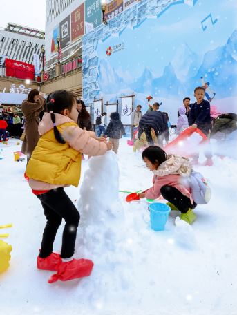 深圳冰雪節2024｜合力打造雪人