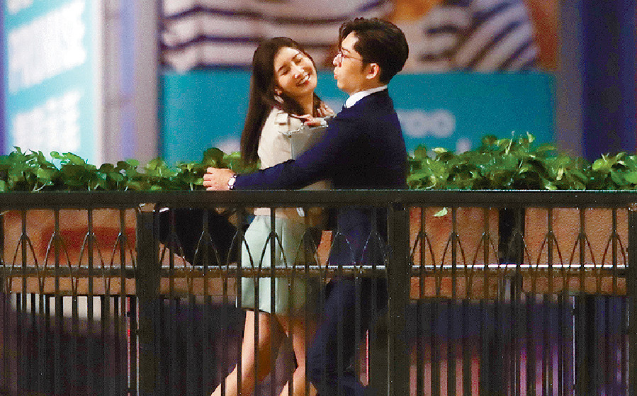 ■劇情講述Shirley飲醉酒，與Edan在橋上拉扯。