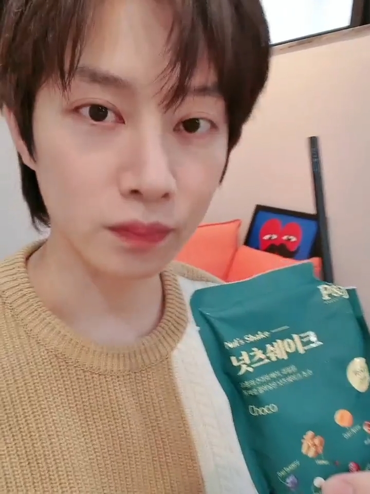 希澈為咗減磅戒碳水化合物。