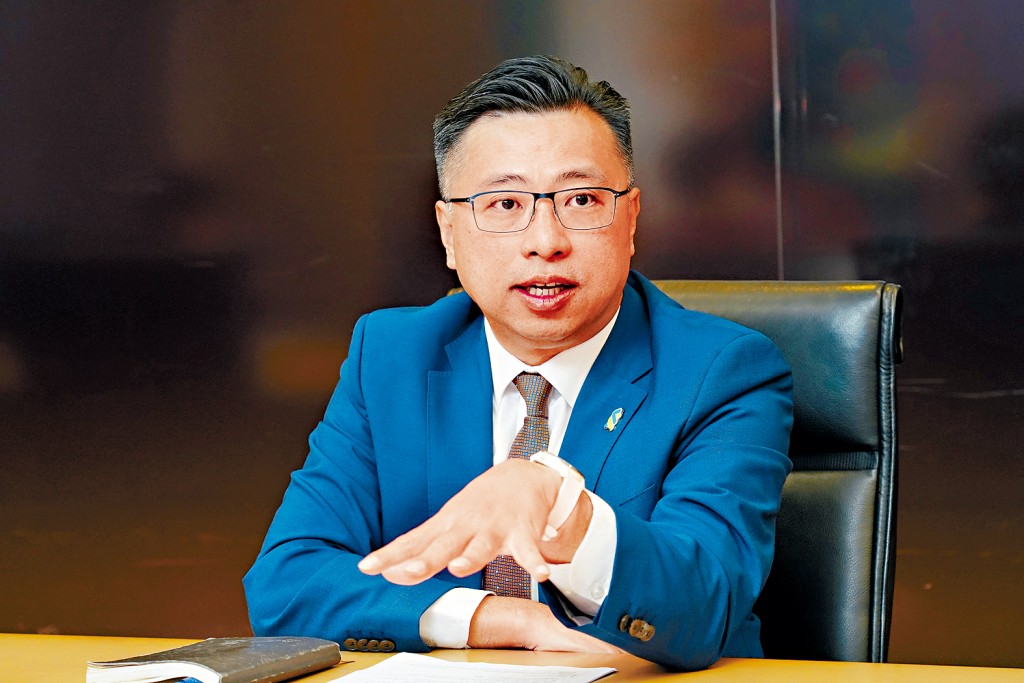 渣打香港區財富管理及零售銀行業務主管文偉成期望，今年全年以至往後幾年，該項業務收入可保持雙位數增幅。