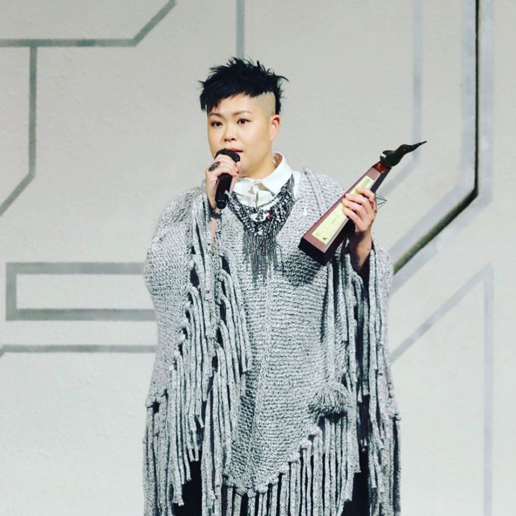 二汶努力20年，今年首次成功奪得叱咤樂壇我最喜愛的女歌手。