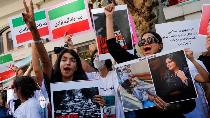 全球多国继续有民众示威，以声援阿米尼事件。路透社资料图片