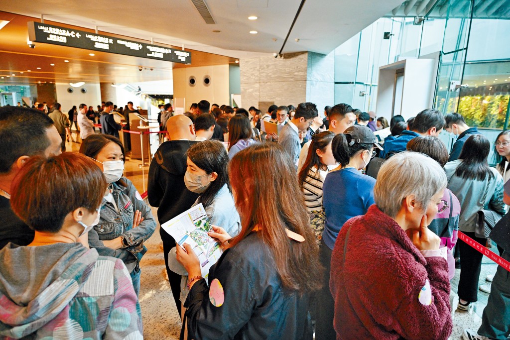 西沙SIERRA SEA 2B期昨發售新一批單位，再次吸引大批準買家出席揀樓。