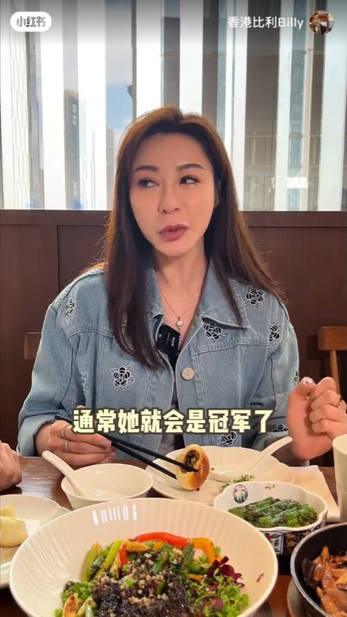 而被問到選港姐有否黑幕時,陸詩韻坦言:「如果有黑幕,應該我不會選到亞軍,但會有內幕說我那一屆可能是誰誰誰,通常她就會是冠軍了,我是亞軍就沒人猜到,因為我是黑馬來的。」 而被問到選港姐有否黑幕時,陸詩韻坦言:「如果有黑幕,應該我不會選到亞軍,但會有內幕說我那一屆可能是誰誰誰,通常她就會是冠軍了,我是亞軍就沒人猜到,因為我是黑馬來的。」