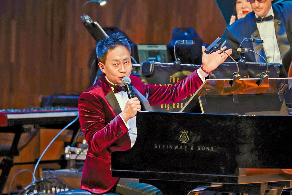 香港弦樂團創辦人兼國際知名小提琴家姚珏與著名音樂監製杜自持去年分別率領樂團往大灣區演出。 香港弦樂團創辦人兼國際知名小提琴家姚珏與著名音樂監製杜自持去年分別率領樂團往大灣區演出。