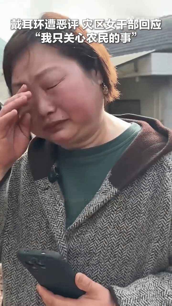 湖南女干部连日救灾声沙眼肿，接受央视访问。 央视