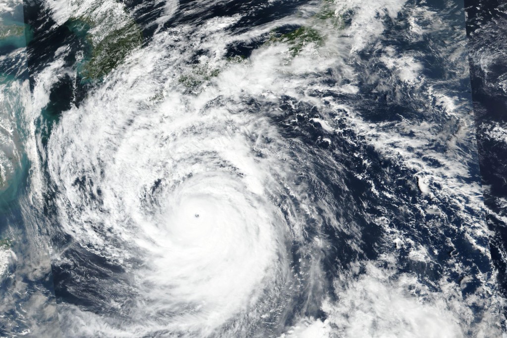 台风南玛都吹袭日本九州风雨交加。AP图片