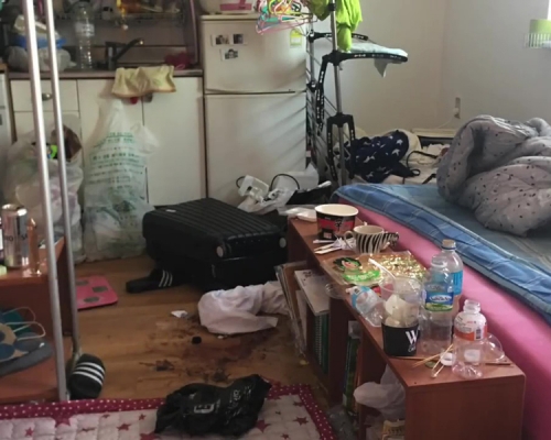 滿屋垃圾、用過的保險套,甚至有染了經血的內褲。(網圖)