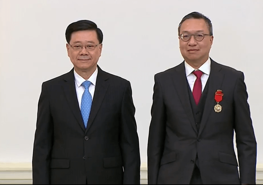 律政司司長林定國獲頒金紫荊星章。港台FB影片截圖