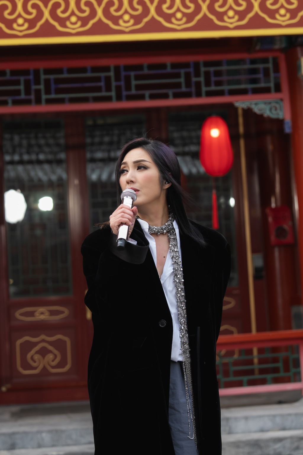 在四合院直播，“喺雪地唱《自由行》，而家谂番都觉得好难忘，劲有feel！”