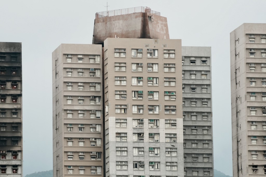 政府周二交代宏志阁收购方案。