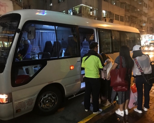 被捕女子被扣留調查,稍後交由入境事務處跟進。
