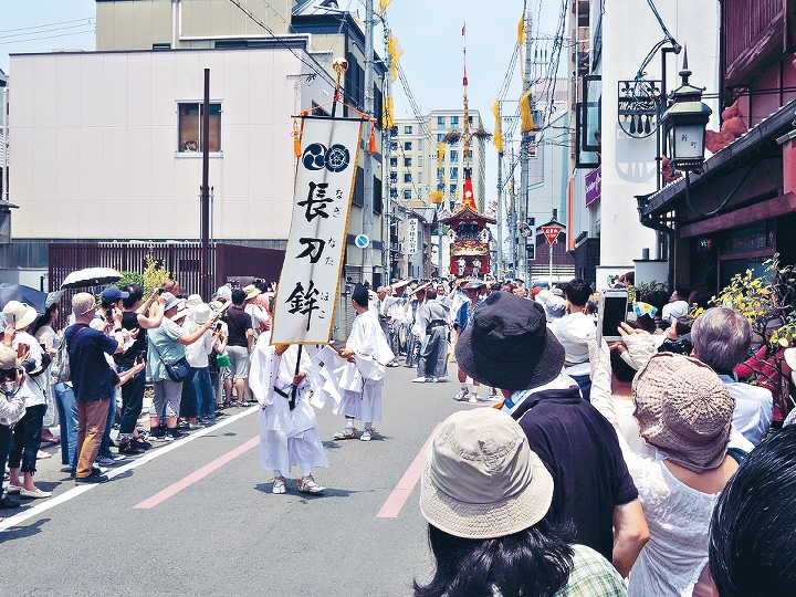 每年的京都祇園祭，都吸引大量觀眾夾道欣賞。