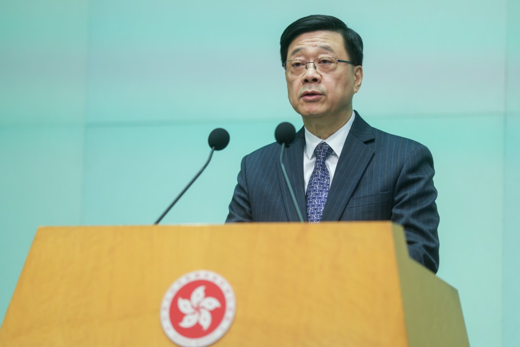 李家超今早(27日)出席行會時表示，目前的問卷調查，已收到約9成業主的回覆。何家豪攝