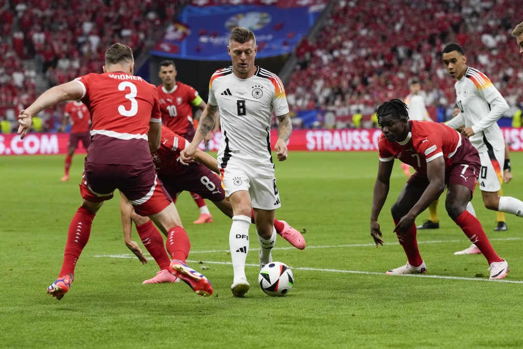 德國中場卻奧斯(白衫)將於歐國盃後退役。AP