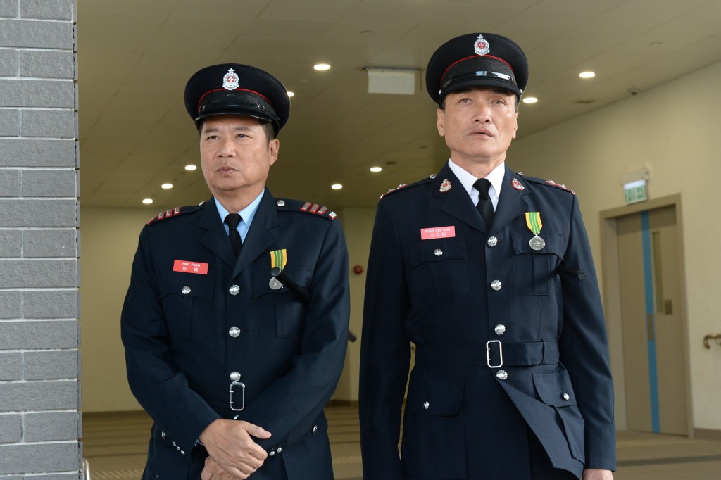 鄭子誠亦經常演警察。