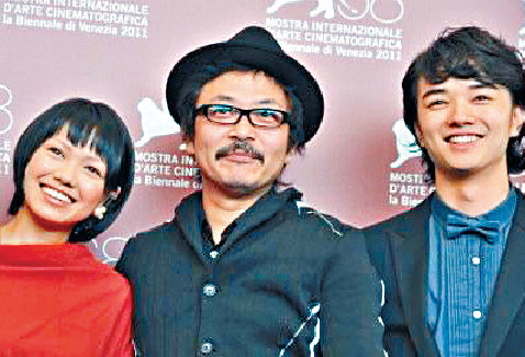 ■《庸才》的二阶堂富美（左）被传是园子温（中）性侵受害者。
