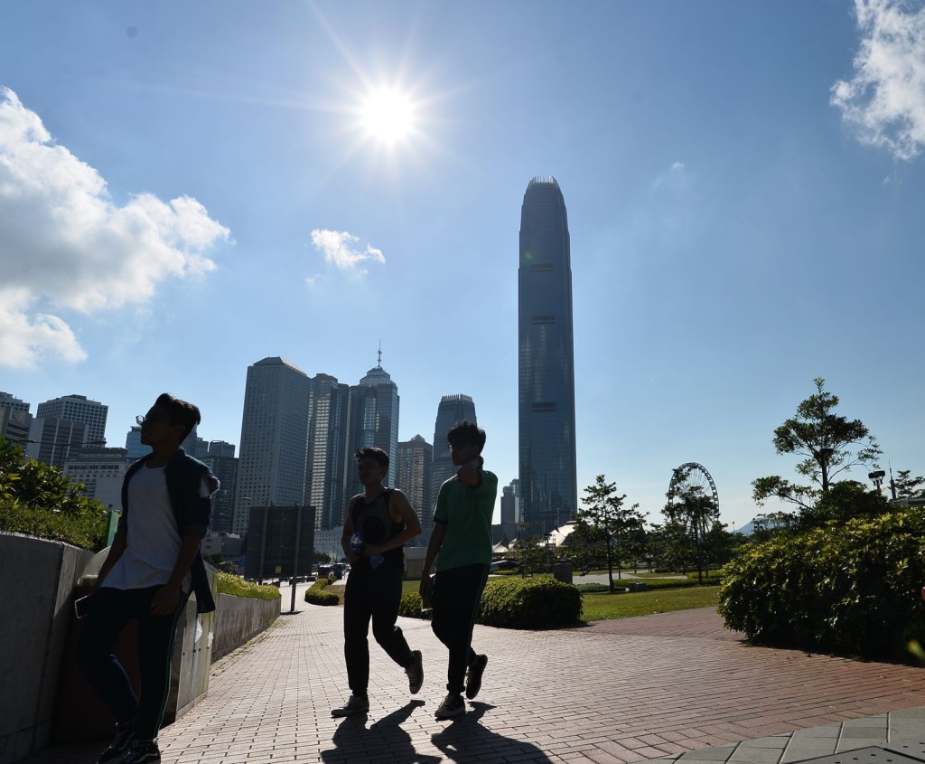 天文台指今年西南風較弱令水氣較少,以及受高空反氣旋支配