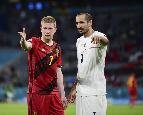 迪布尼带伤上阵，未能踢出最佳水准。 AP