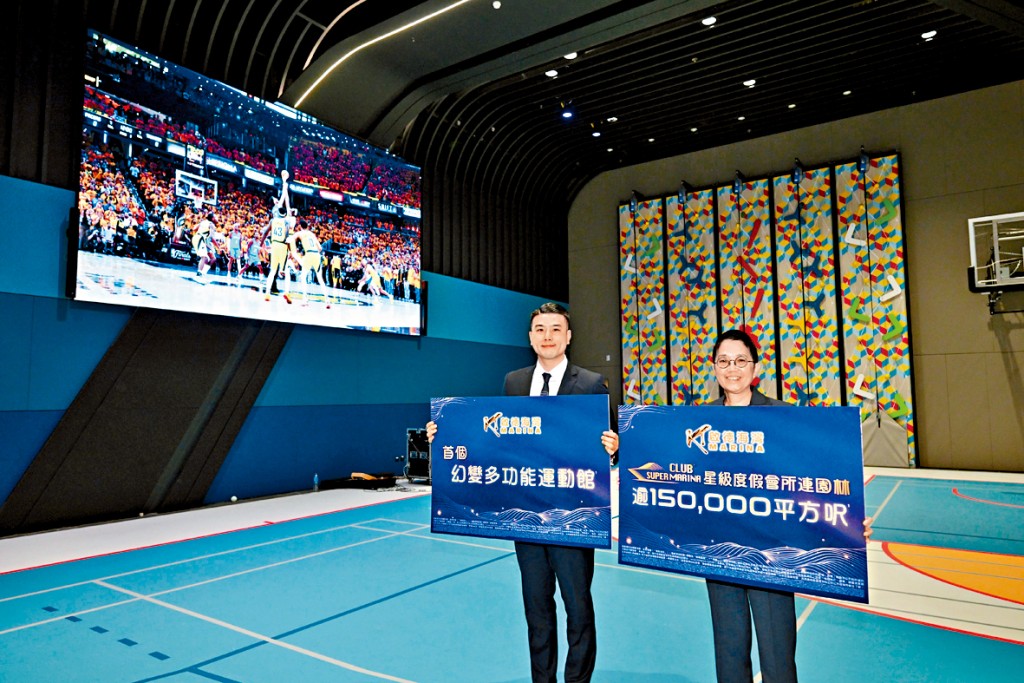 嘉華尹紫薇(右)表示,啟德海灣短期內將加推新一批單位。