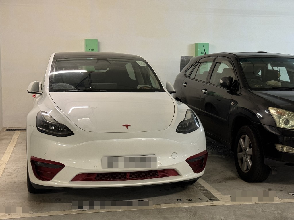 和田邨停泊多辆Model Y 。