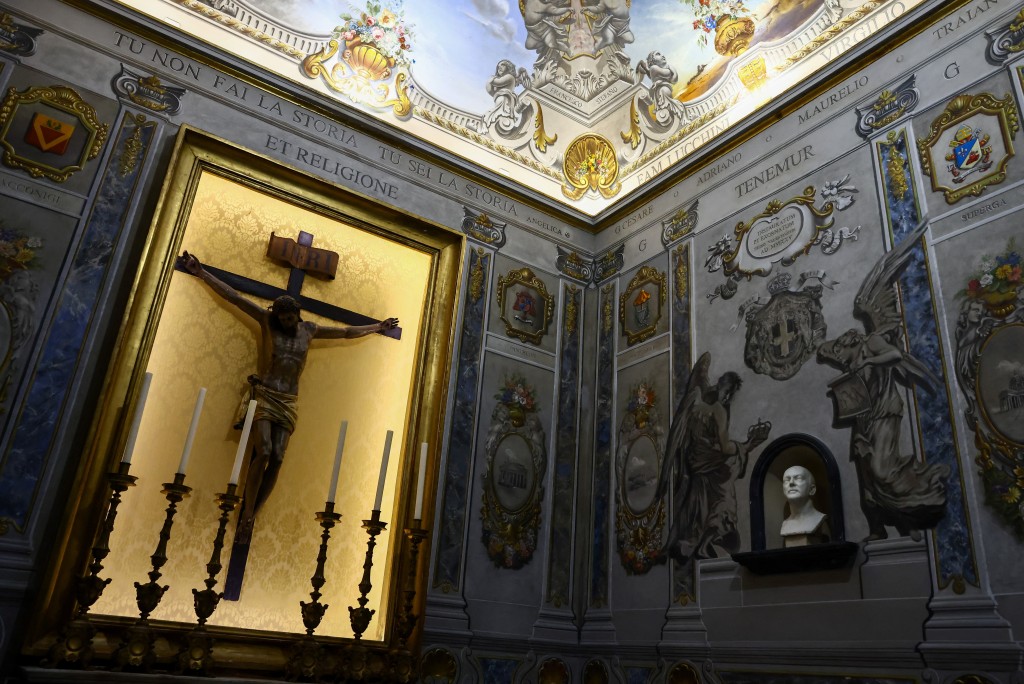 壁畫中天使因被指酷似意大利總理梅洛尼而引發爭議。 路透社