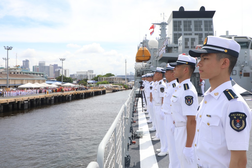中國海軍戚繼光艦完成菲律賓友好訪問，啟程回國。 新華社