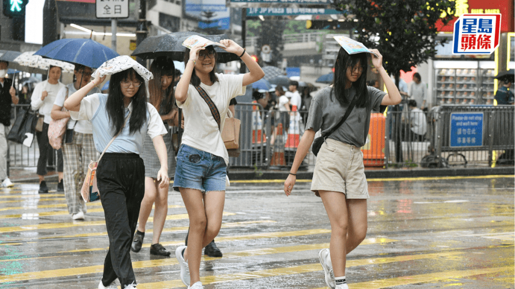 驟雨正影響廣東沿岸。陳浩元攝