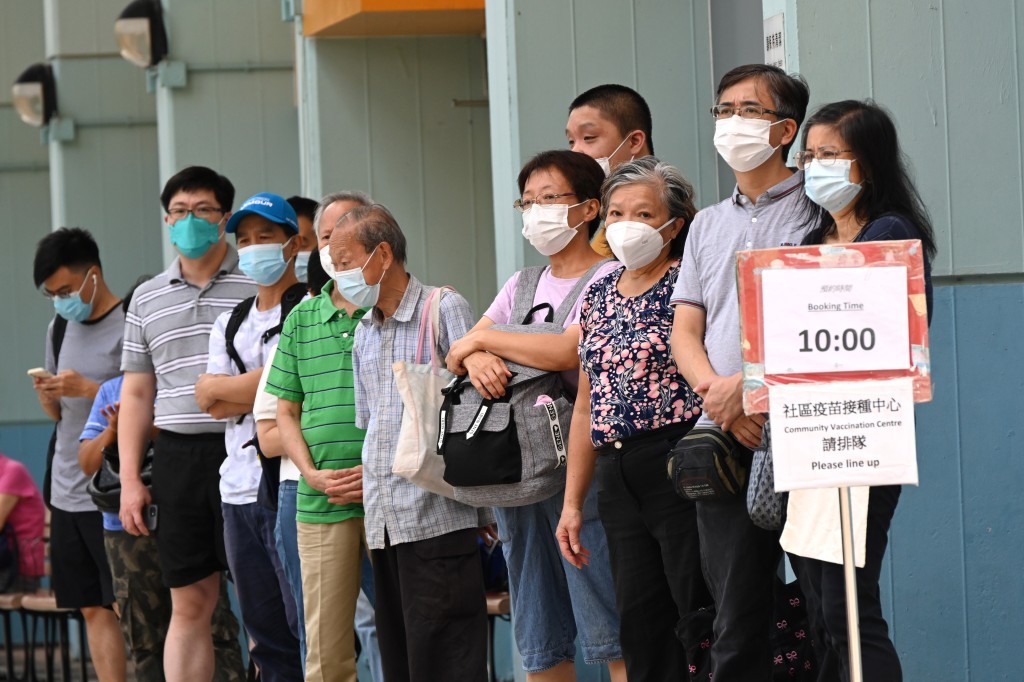 医衞局指，截至今年1月28日，政府接种计划下已施打2100万剂疫苗，约95%巿民最少已打一针。资料图片