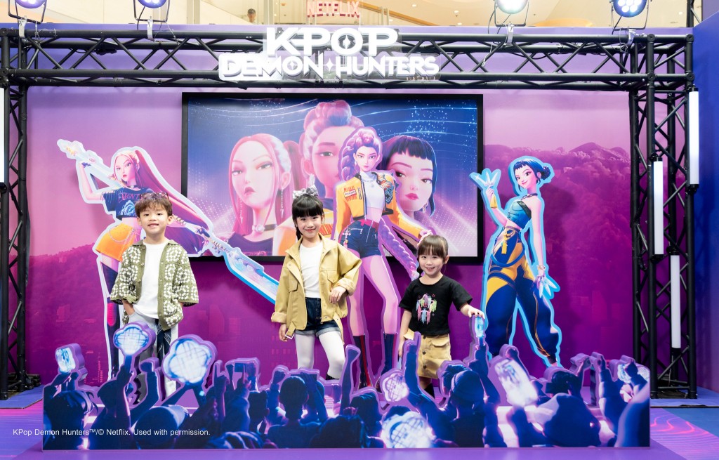 小粉丝可以变身成为猎魔偶像，体验成为镁光灯焦点的感觉。（图片来源：ELEMENTS圆方）