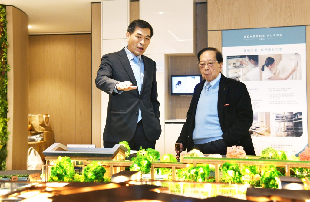 會德豐地產主席梁志堅（右）表示，是次屬市價開盤，項目針對本地購買力，定價具有競爭力。